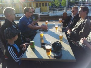 ja lenkin jälkeen PITI ottaa janojuomat, pikkaset sellaset....emmää, poijjaat vaan ;)